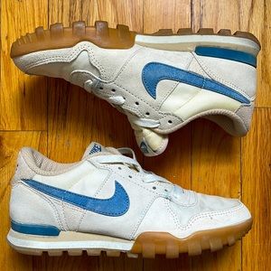 NIKE Escape SAMPLE Cream/dusty baby blue